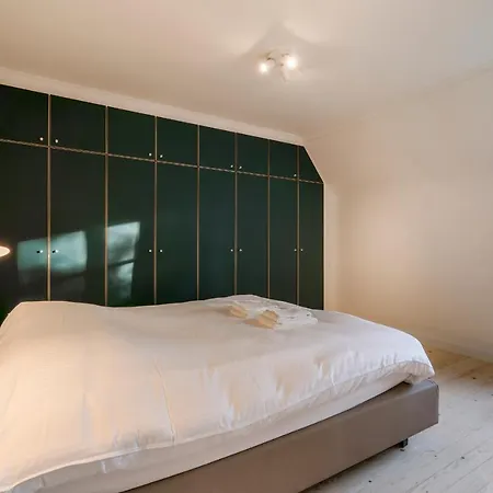 Des Roses - Fantastic & Renewed 7p Willa De Haan